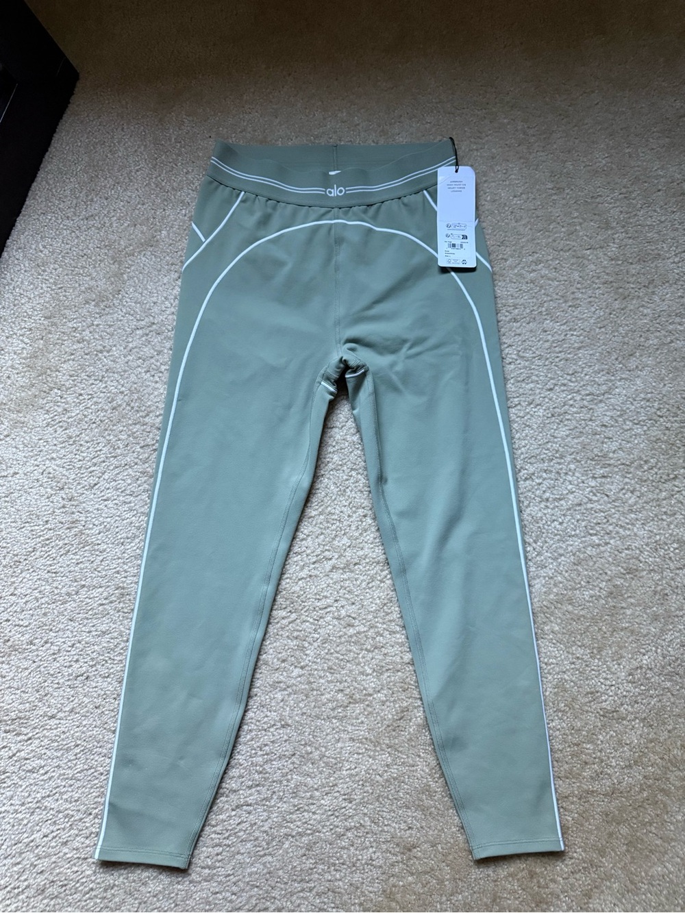 Alo KSage Green heart throb Leggings
